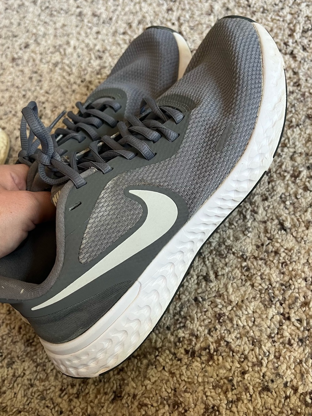 Nike Men's Gray and White Athletic Running Shoes
